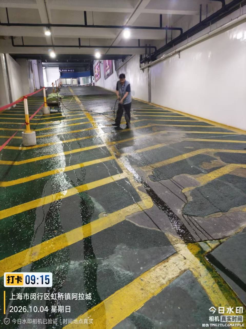华洁士保洁员高压冲洗阿拉城地下车库坡道实拍