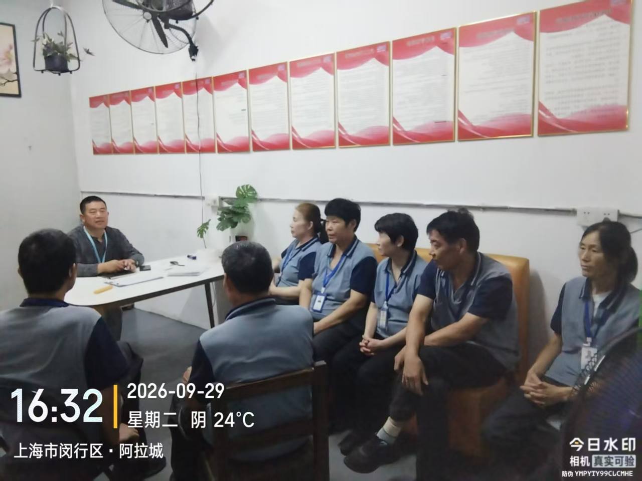 华洁士阿拉城项目组班前会实拍：项目主管主持讲评